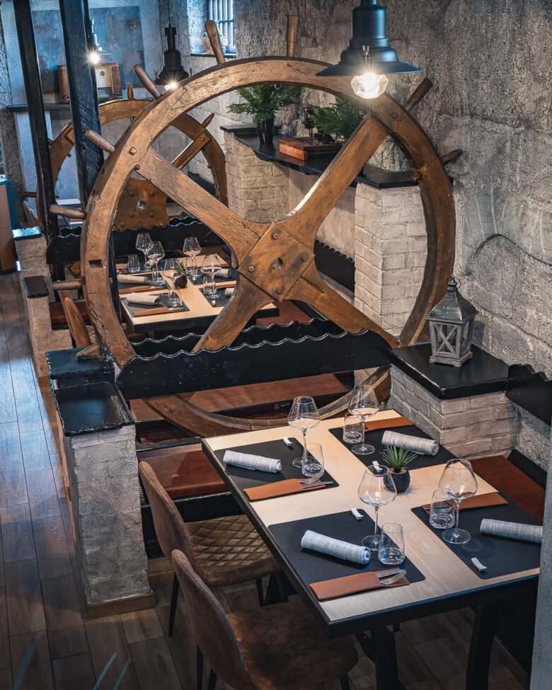 Sala interna e ruote di legno